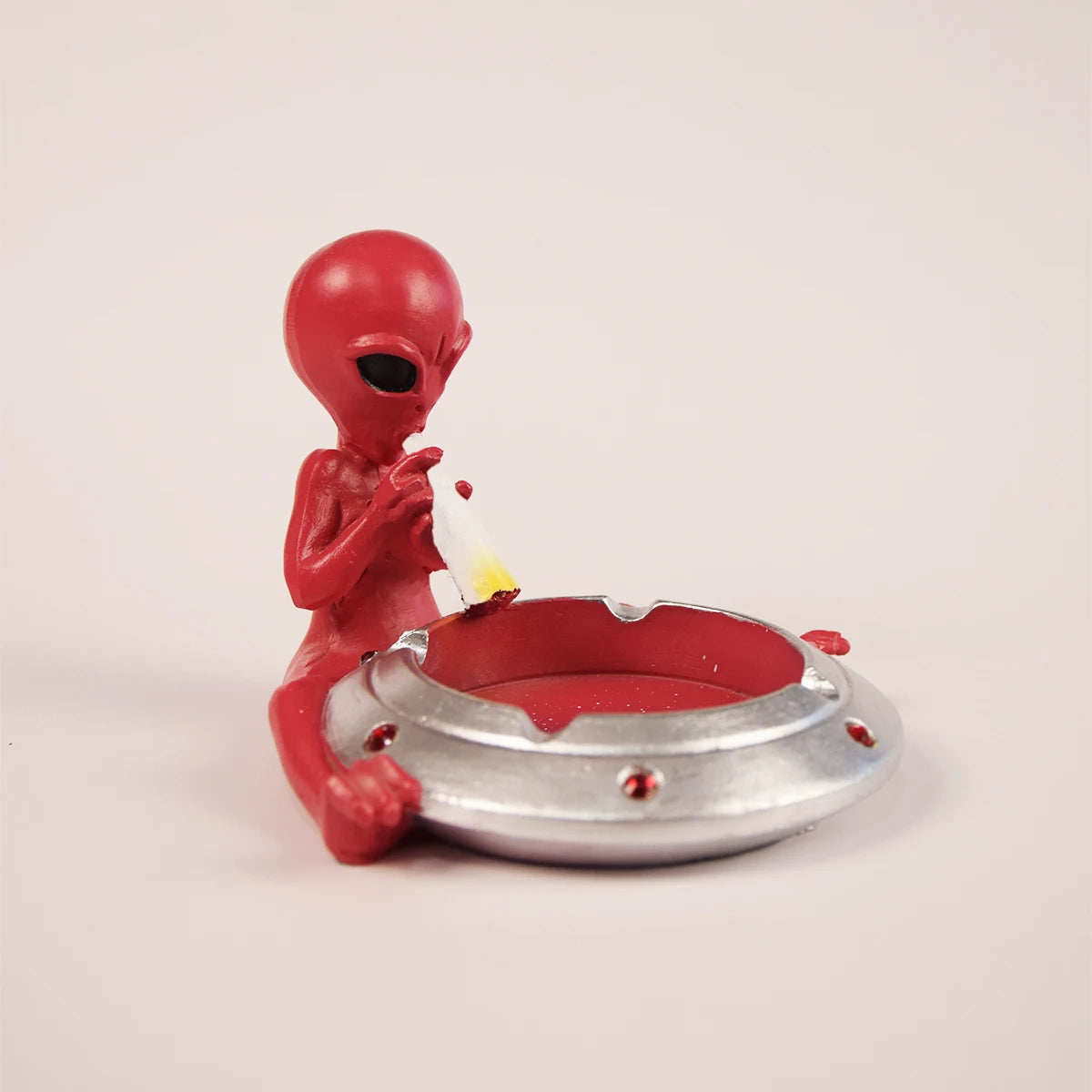 UFO Alien Ashtray: Exquisite Cosmic Design