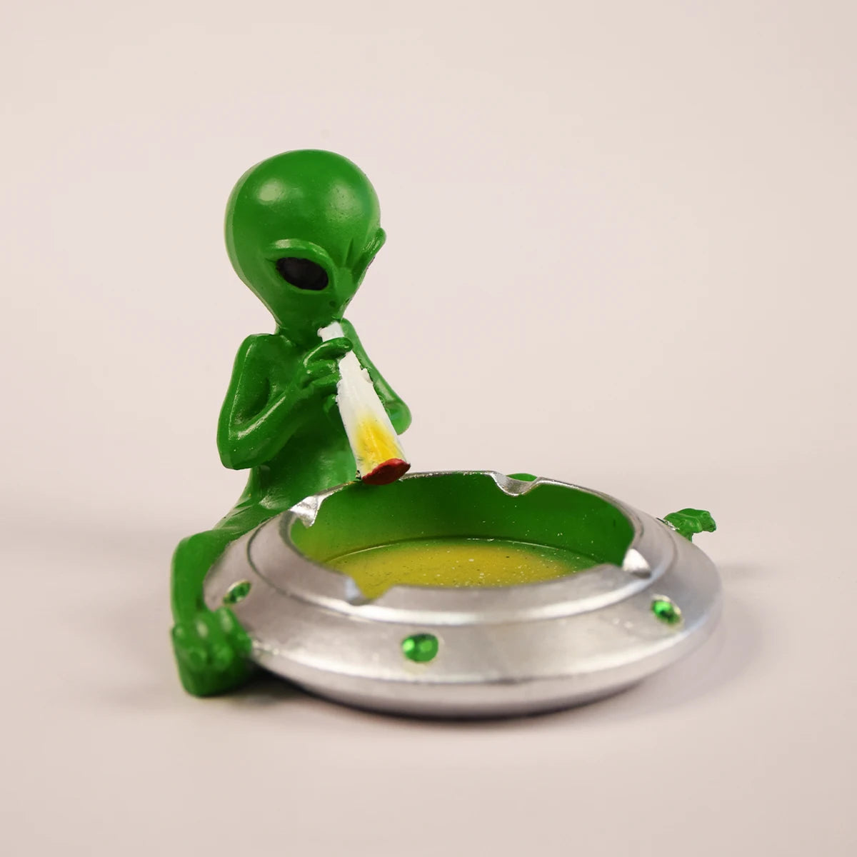 UFO Alien Ashtray: Exquisite Cosmic Design