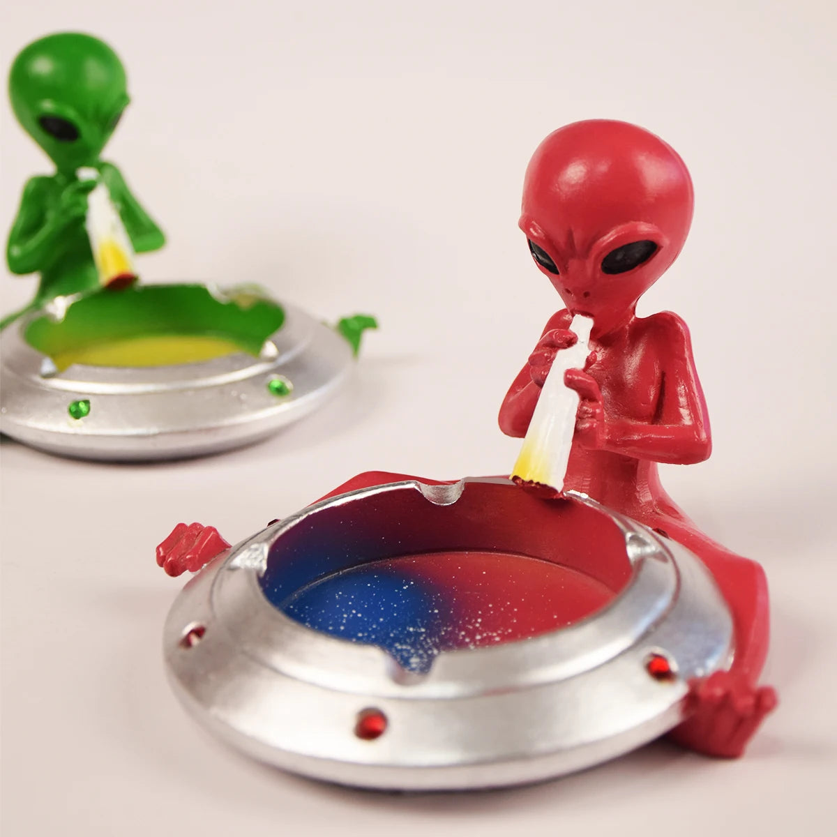 UFO Alien Ashtray: Exquisite Cosmic Design